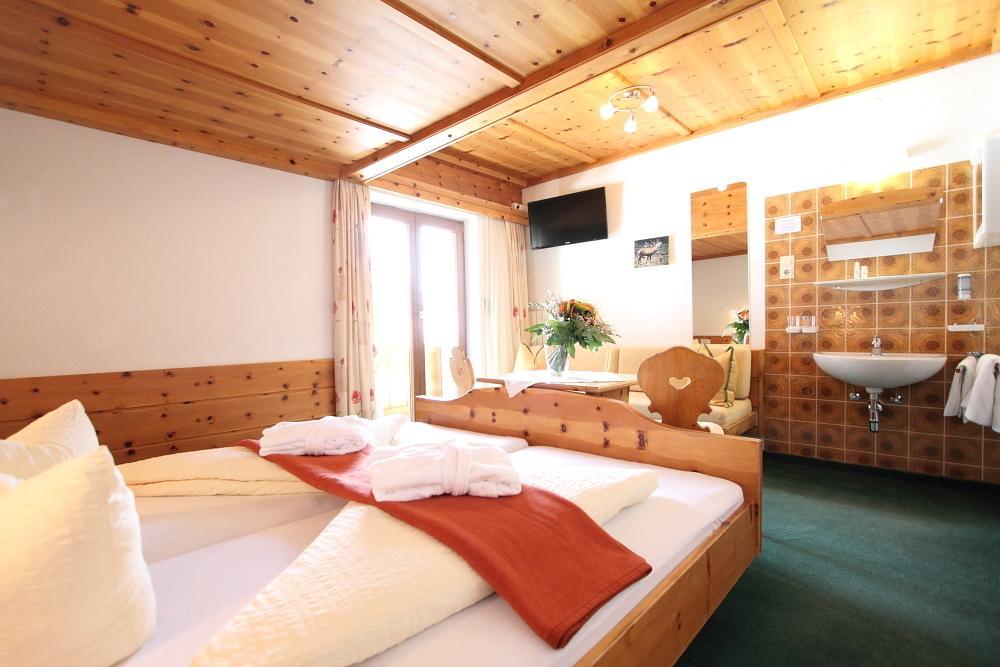Pension Mittagskogel Sankt Leonhard im Pitztal Pokoj fotografie